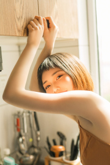 男人喝醉了 使劲亲女人视频